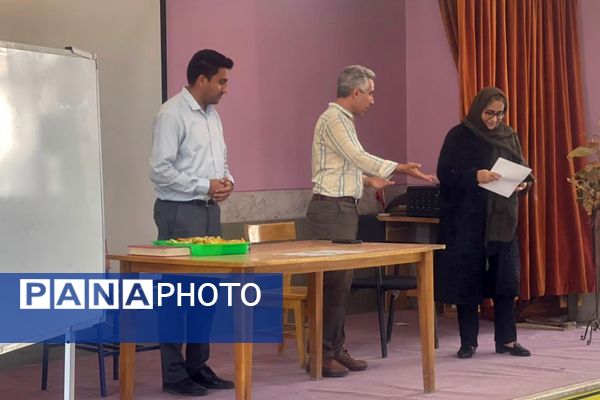 برگزاری جلسه انجمن اولیا و مربیان در آموزشگاه آریو مصلی نژاد ناحیه دو شهرری 