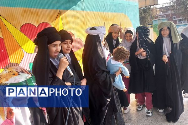 جشن دانایی در دبستان مهران؛ هفته کتاب با شور دانش‌آموزان دختر مهران