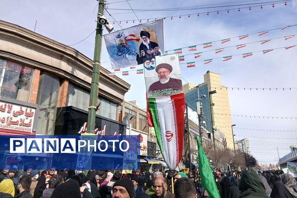 حضور پرشور مردم مشهدی در راهپیمایی ۲۲ بهمن 