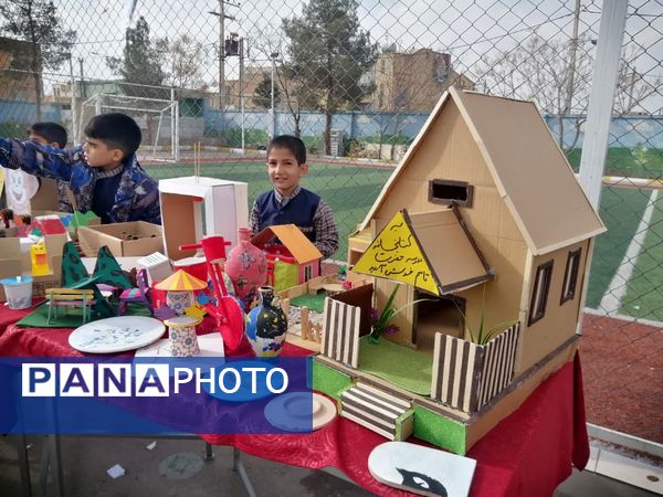 نمایشگاه دست‌سازه‌های دانش‌آموزی در دبستان حضرت قاسم بن‌الحسن‌(ع) ناحیه یک