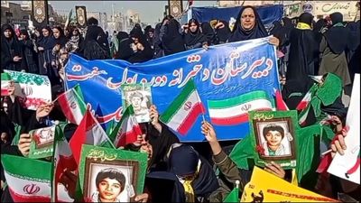 حضور پرشور ۲۰۰ نفری دانش‌آموزان دبیرستان دخترانه عفت در راهپیمایی ۱۳ آبان