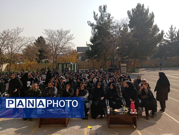 آیین افتتاحیه یاریگران زندگی در هنرستان محمودیه ۸