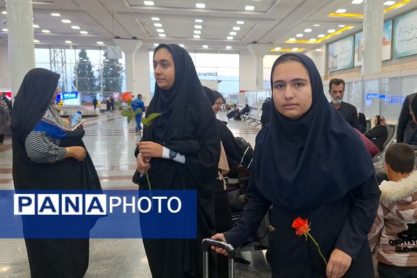 استقبال از زائران حرم امام رئوف در فرودگاه شیراز