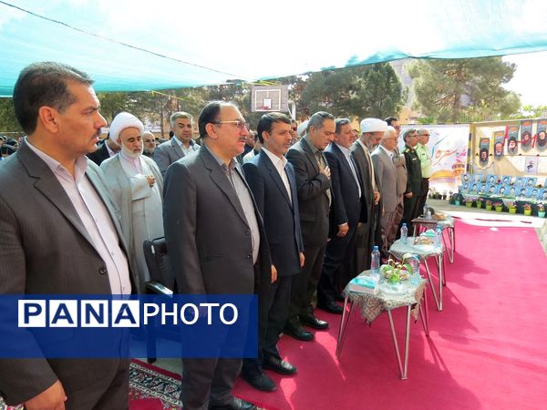 نواختن زنگ سپاس معلم در هنرستان محمودیه بجنورد