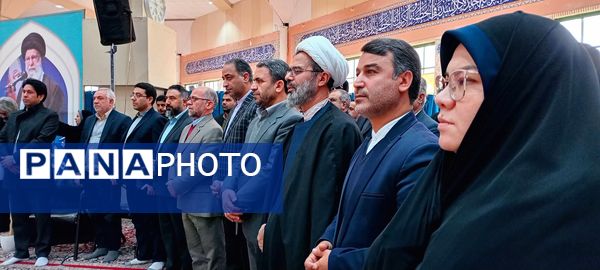 گردهمایی بزرگ دانش‌آموزان دختر مدارس غیر دولتی در همایش یاوران مقاومت یاوران نماز