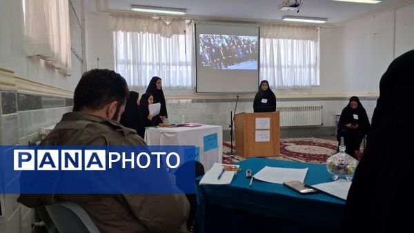 برپایی مناظره دانش‌آموزی در دبیرستان حضرت خدیجه (س) جعفرآباد قم
