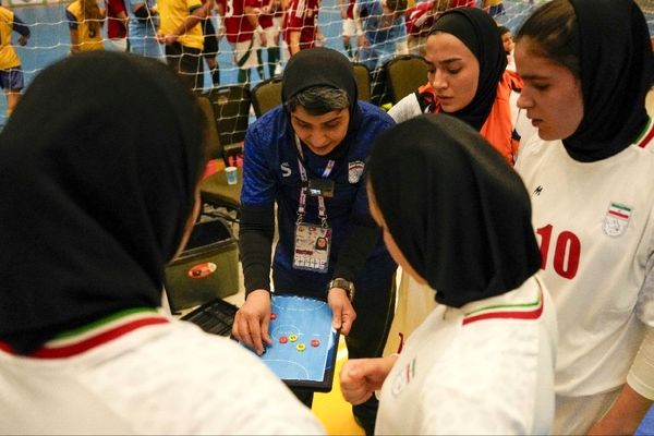 اولین پیروزی تیم ملی فوتسال دانش‌آموزی دختران ایران مقابل بلژیک