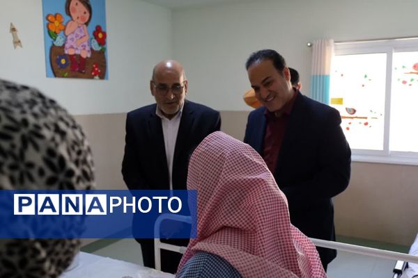 عیادت مدیرکل آموزش و پرورش استان از دانش‌آموزان بستری در بخش آنکولوژی و خون بیمارستان شهید صدوقی 