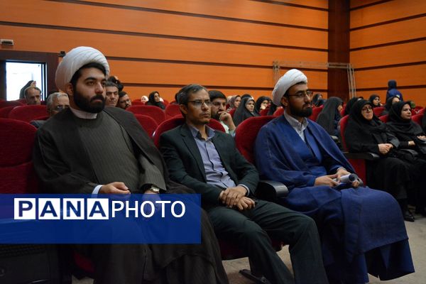 نشست هم‌اندیشی معاونین پرورشی، روحانیون امین و ائمه جماعات در بهارستان‌دو