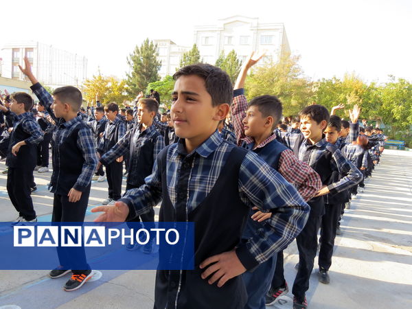 آغاز روزی پرنشاط با اجرای ورزش صبحگاهی در مدارس بجنورد 
