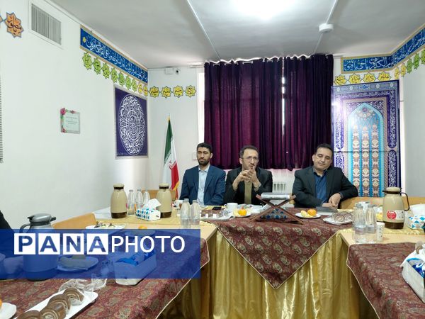 جلسه  مدیران متوسطه اول مدارس در دبیرستان شهرآرا دو