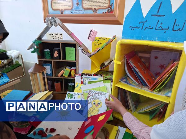 نمایشگاه دست‌سازه‌ها و فعالیت‌های پژوهشی در دبستان آسیه شهرستان ملارد