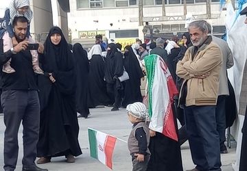 ایران نوجوان به پا خاست؛ صدای استکبارستیزی از مدرسه‌ها بلند شد
