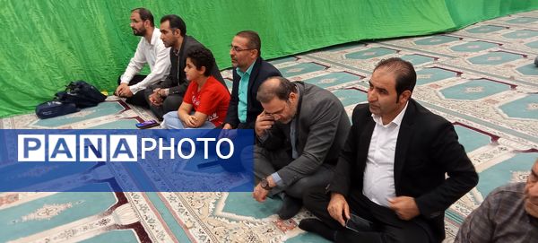 حضور دانش‌آموزان و فرهنگیان در نماز‌ جمعه صفادشت