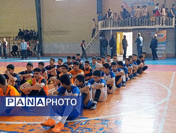 اختتامیه پرشور مسابقات فوتسال مدارس خلیل‌آباد با معرفی قهرمانان 