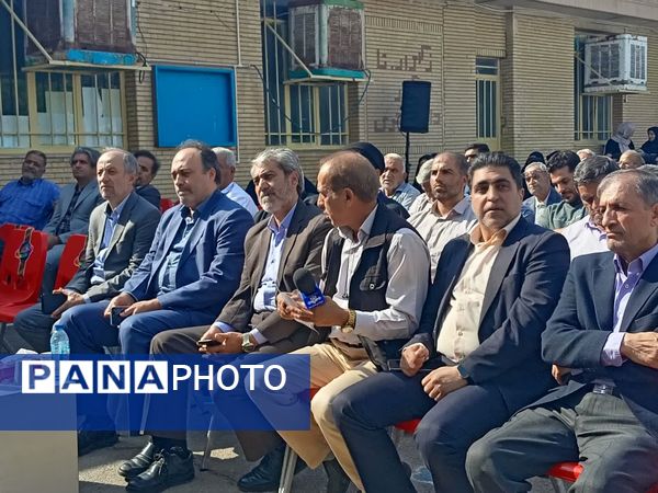 آیین کلنگ‌زنی مدرسه زنده‌یاد حاج محمد آجیلی در کاشان