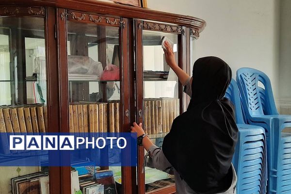 غبارروبی و آماده سازی نمازخانه‌های مدارس پردیس