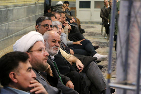 نشست صمیمی‌ دانش‌آموختگان دبیرستان امام رضا(ع) قم در هیات خادم الرضا(ع)