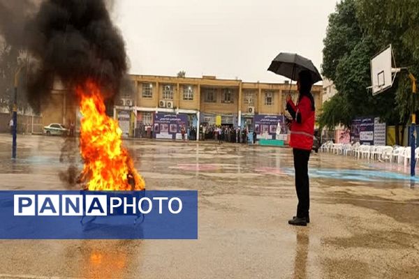 برگزاری مانور «زلزله و ایمنی» زیر بارش رحمت الهی