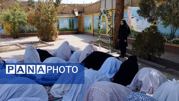آیین نواختن زنگ نماز در مدرسه فرهنگ شهرستان خلیل آباد 