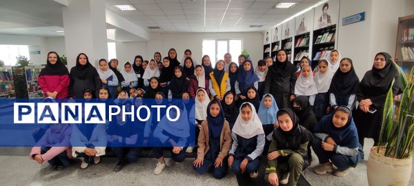 بازدید دانش آموزان مدرسه شهید خاقانی شیروان از کتابخانه اندیشه‌‌ در هفته کتاب و کتابخوانی