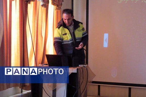 کارگاه آموزش پیشگیری از حوادث ترافیکی در ناحیه یک شهرری