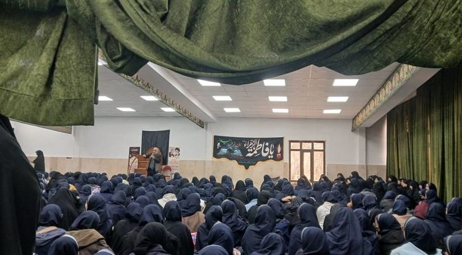 ارادت دانش‌آموزان دبیرستان شهید بینایی به حضرت زهرا و شهدا