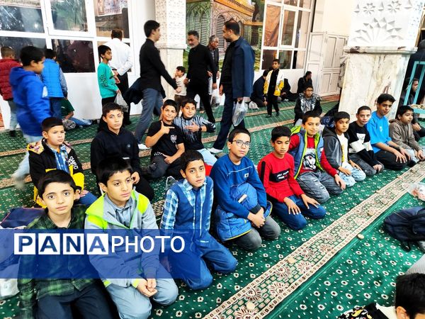 حضور دانش‌آموزان دبستان پسرانه فضیلت در نمایش آیینی یاس نبوی