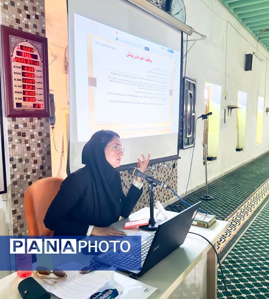 مراسم تجلیل از فرهنگیان بندر گروگ سیریک