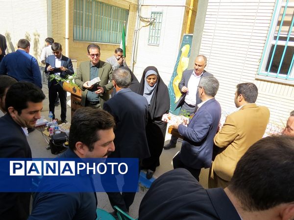 تقدیر از کارکنان‌ اداره‌کل آموزش و پرورش خراسان شمالی 