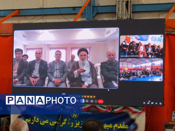 توزیع ۱۵ هزار پک لوازم التحریر کمیته امداد بین دانش‌آموزان نیازمند