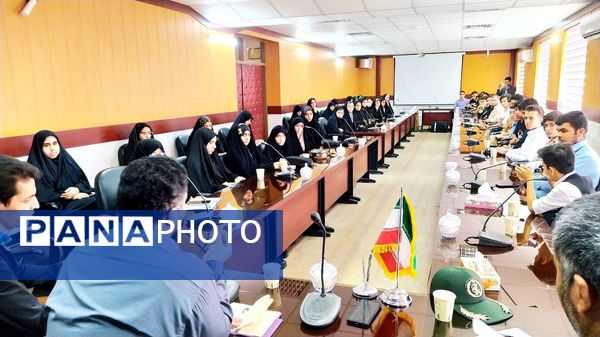 نشست تشکل های دانش‌آموزی با مدیر آموزش و پرورش کاشمر