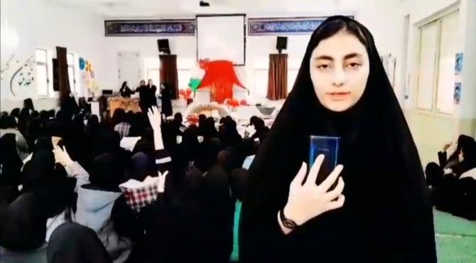 جشن یلدا در دبیرستان محمودی مهریز برگزار شد