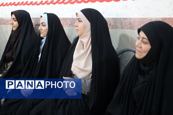 افتتاحیه محفل انس با قرآن‌کریم در دبیرستان جوادالائمه بهارستان‌دو