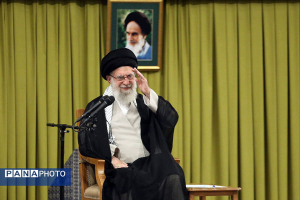 دیدار جمعی از معلمان با رهبر معظم انقلاب