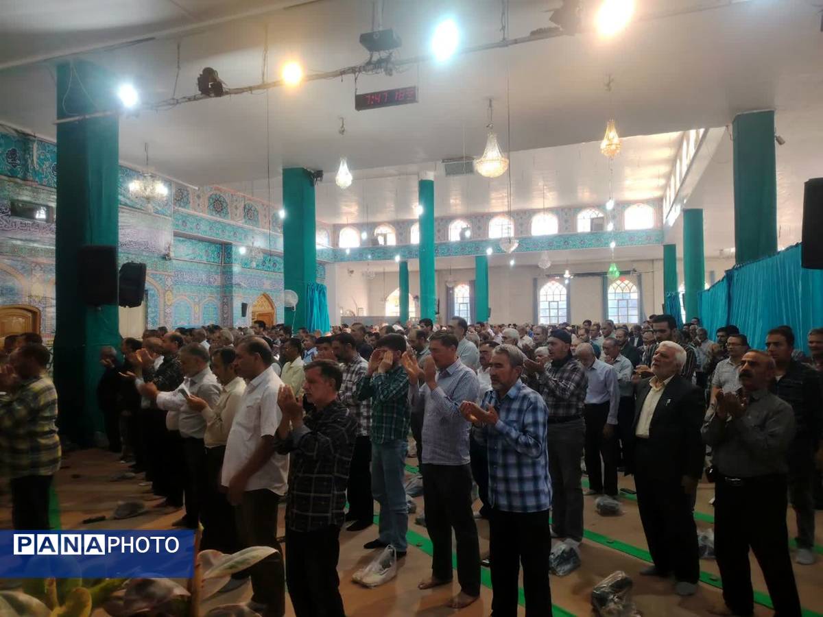 اقامه نماز عید قربان در آستان مقدس حضرات سیدانالکریمان شهرستان برخوار