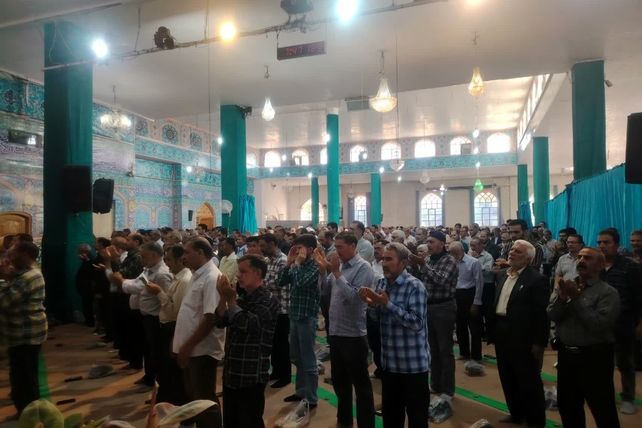 اقامه نماز عید قربان در آستان مقدس حضرات سیدان‌الکریمان شهرستان برخوار