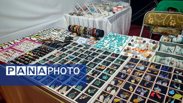 نمایشگاه خدمت 46 به مناسبت هفتهٔ بسیج در نیشابور 