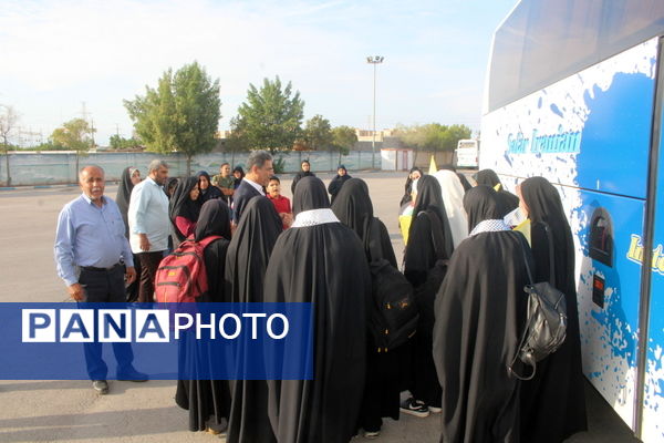 دانش آموزان بوشهر برای دیدار با رهبر انقلاب عازم تهران شدند 