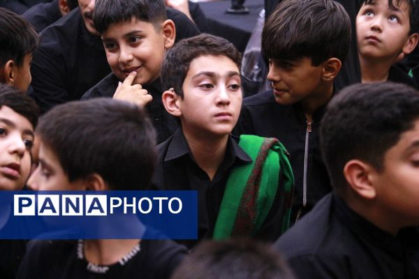 عزاداری دانش‌آموزان مشهدی در حسینیه فرهنگیان مشهد