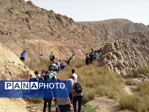برگزاری اردوی علمی-تفریحی فسیل شناسی دبیرستان نمونه دولتی دانش 