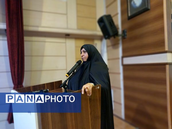 جلسه هدایت تحصیلی دانش‌آموزان ناحیه۶ در فرهنگسرای ترافیک