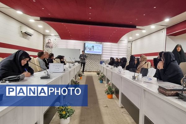 دوره صلاحیت‌های حرفه‌ای متصدیان پایگاه تغذیه سالم منطقه کهریزک 