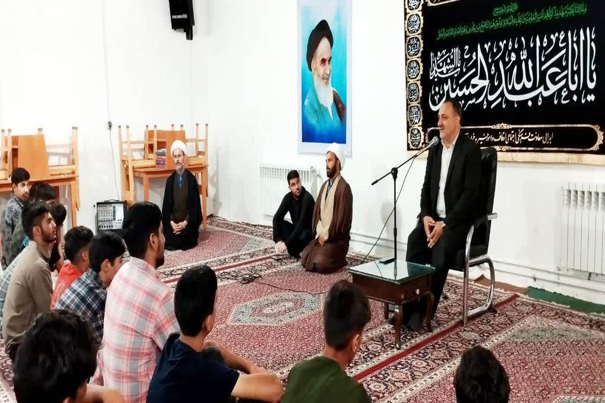 دروس حوزه علمیه بسیار پرمحتوا و پر مغز است 