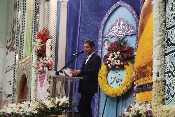 اجتماع دختران دانشجو در حرم مطهر حضرت معصومه (س) به مناسبت روز دختر  