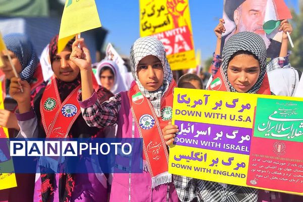 حضور پرشور دانش‌آموزان و فرهنگیان در راهپیمایی روز دانش‌ آموز در باشت 