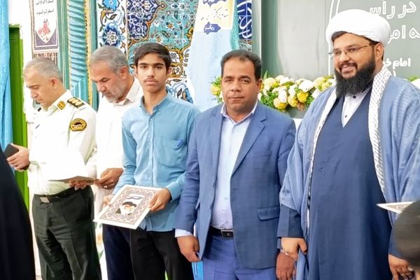 تجلیل از خبرنگار جوان و خلاق پانا شهرستان ریگان در نماز جمعه این هفته