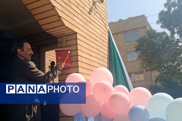 برگزاری جشن شکوفه ها با شعار توسعه عدالت برای ایران برای مدرسه در دبستان حضرت معصومه ناحیه یک شهرری