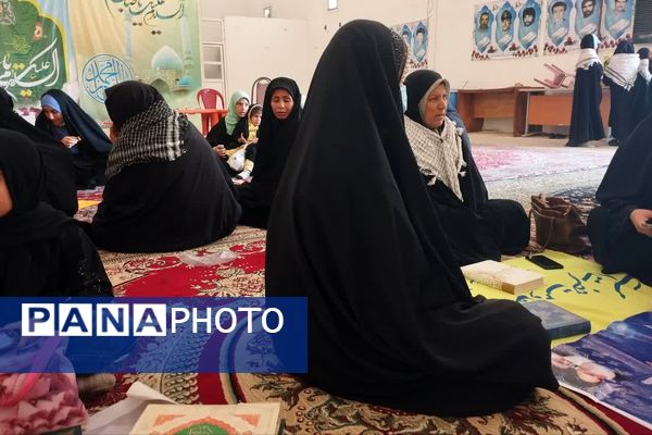محفل قرآنی و حلقه صالحین در پایگاه مقاومت حضرت زینب (س) داریون 