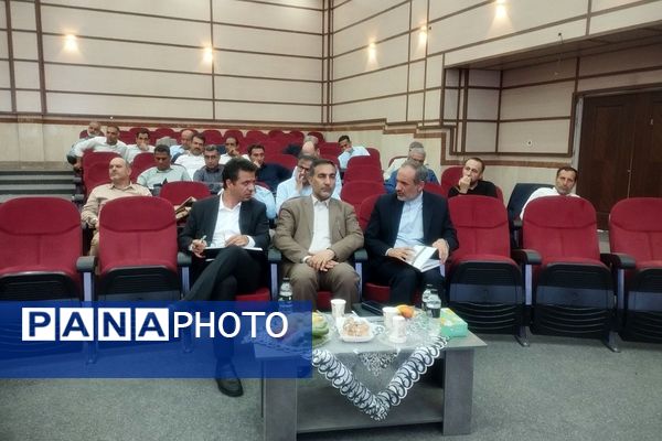 ترسیم نقشه راه مدیریت مدارس؛ برگزاری همایش مدارس تراز ویژه مدیران متوسطه اول در شهرستان قدس